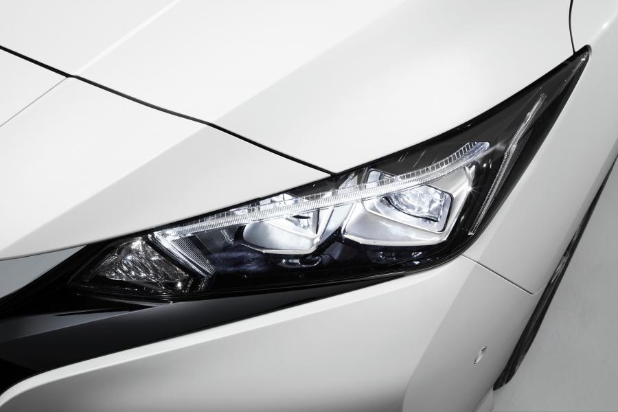 Детали экстерьера Nissan Leaf 2018 года  (JP) (фото 17 из 35)